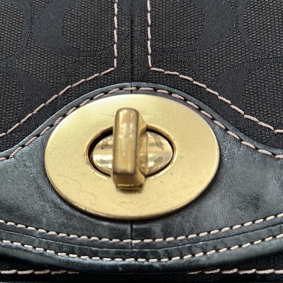 Coach - Picture 7 of 14